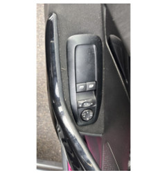 Pare boue avant gauche PEUGEOT 208 1