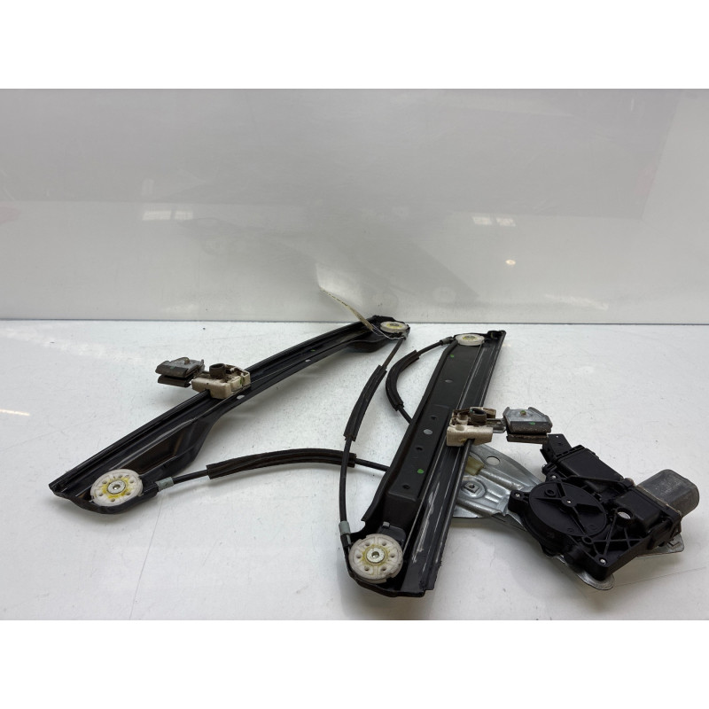 Leve vitre electrique avant gauche OPEL MERIVA B Photo n°1