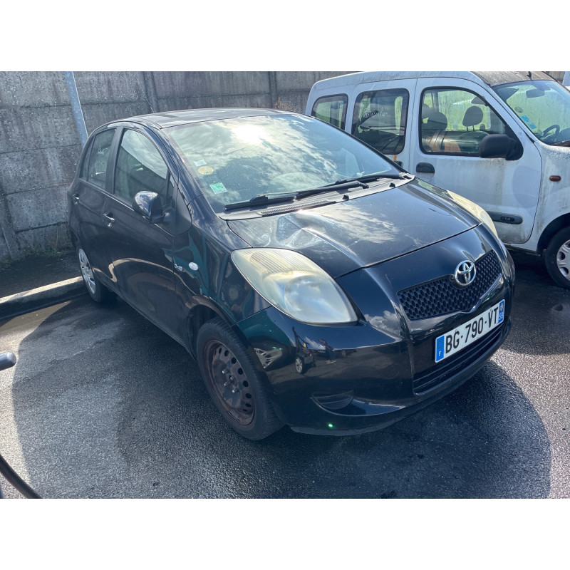 Pare boue avant droit TOYOTA YARIS 2 Photo n°10