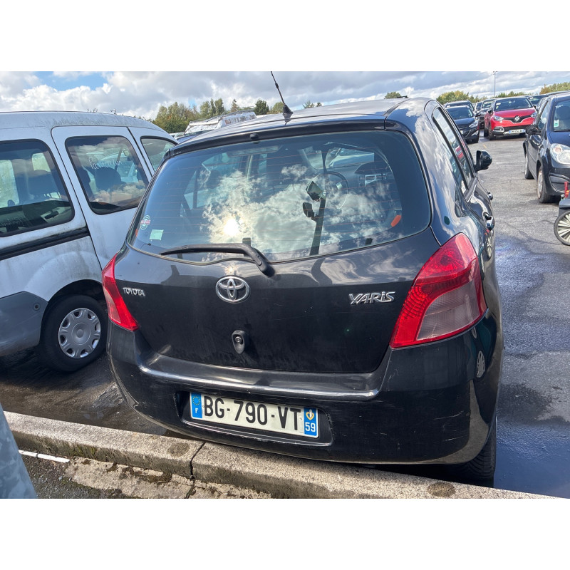 Pare boue avant droit TOYOTA YARIS 2 Photo n°12