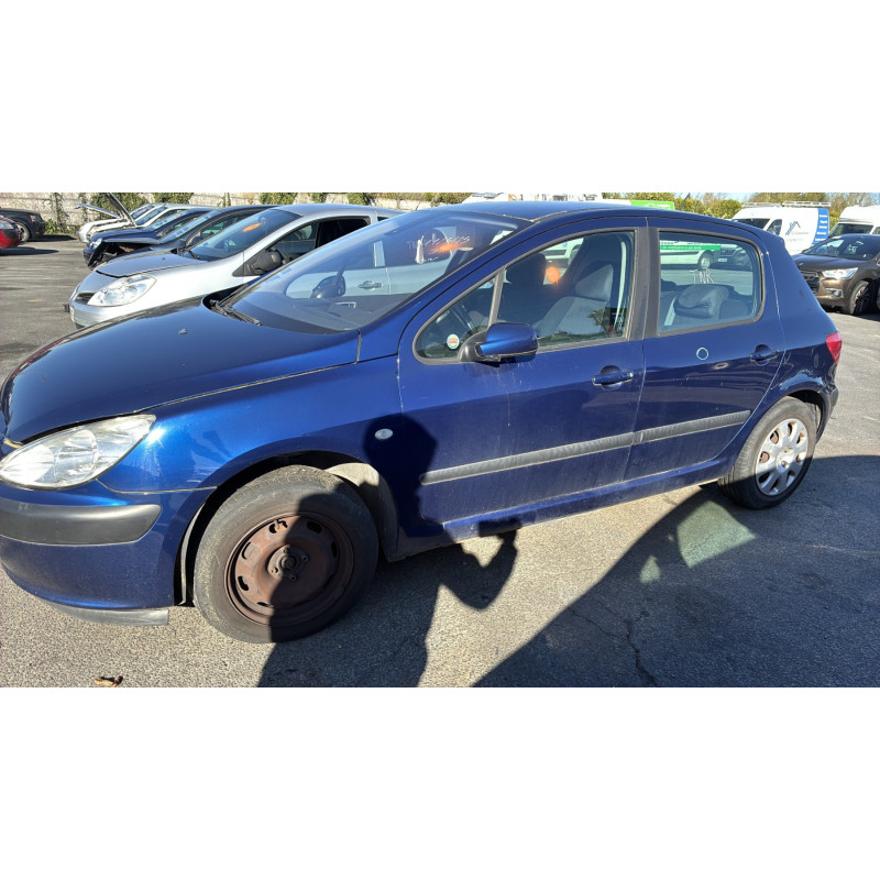 Pare boue avant gauche PEUGEOT 307 Photo n°12