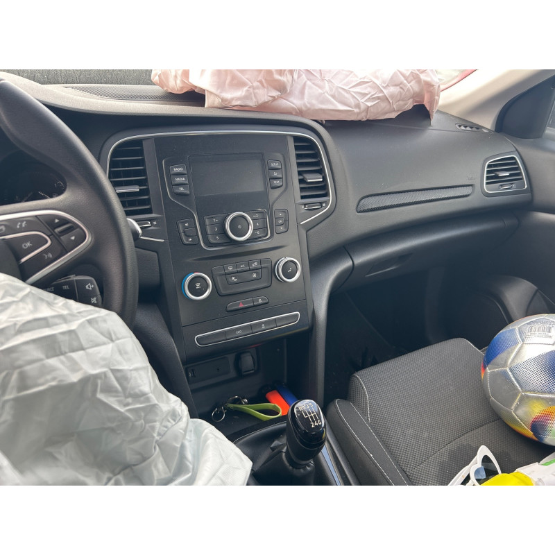 RENAULT MEGANE 4 PHASE 1 1.2i - 16V TURBO TCE 100 Photo n°10