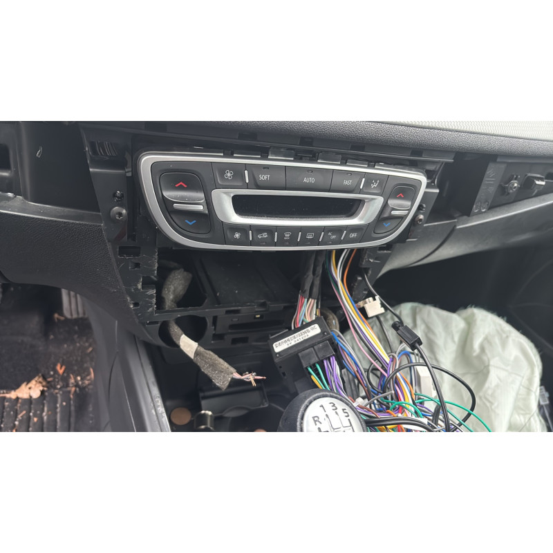 Vitre avant gauche RENAULT MEGANE 3 Photo n°20