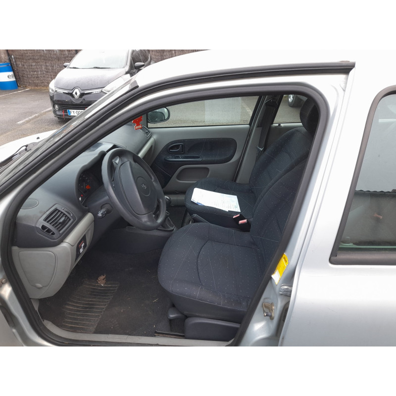 Feu arriere principal gauche (feux) RENAULT CLIO 2 Photo n°7