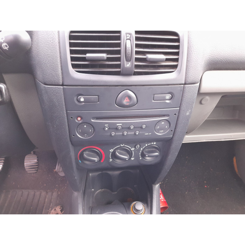 Feu arriere principal gauche (feux) RENAULT CLIO 2 Photo n°9