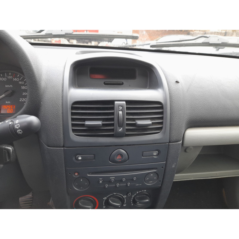 Feu arriere principal gauche (feux) RENAULT CLIO 2 Photo n°10