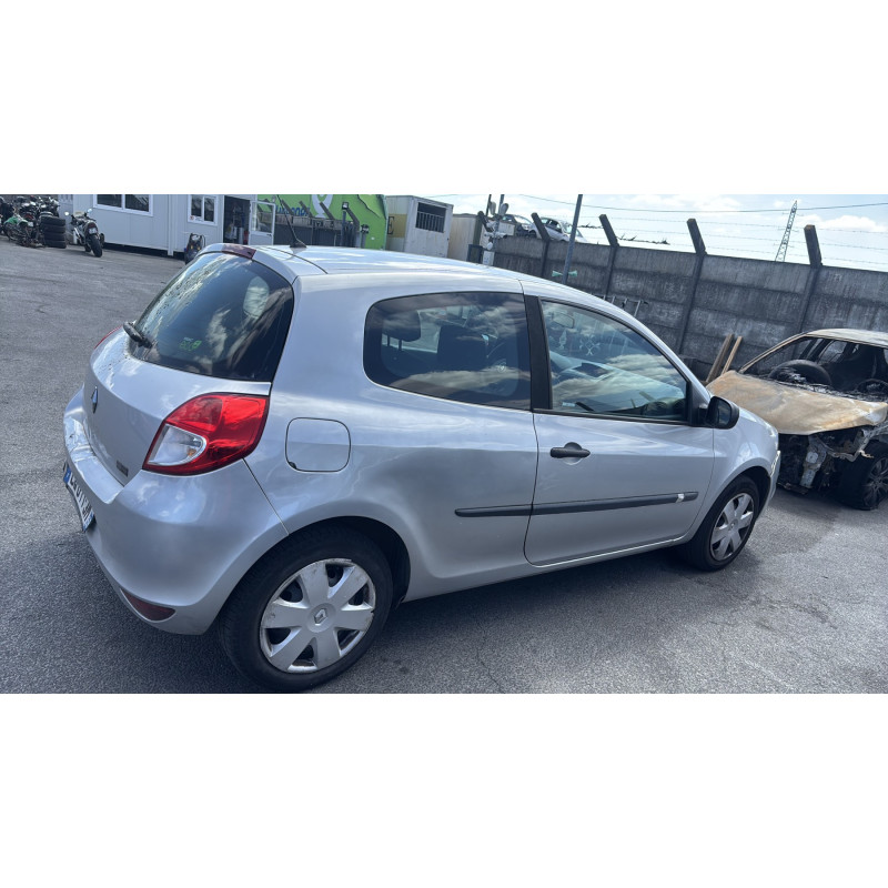 Feu arriere principal gauche (feux) RENAULT CLIO 3 Photo n°10