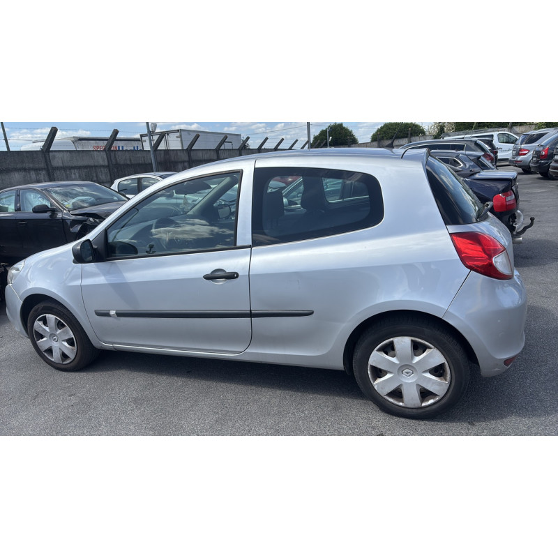 Feu arriere principal gauche (feux) RENAULT CLIO 3 Photo n°11