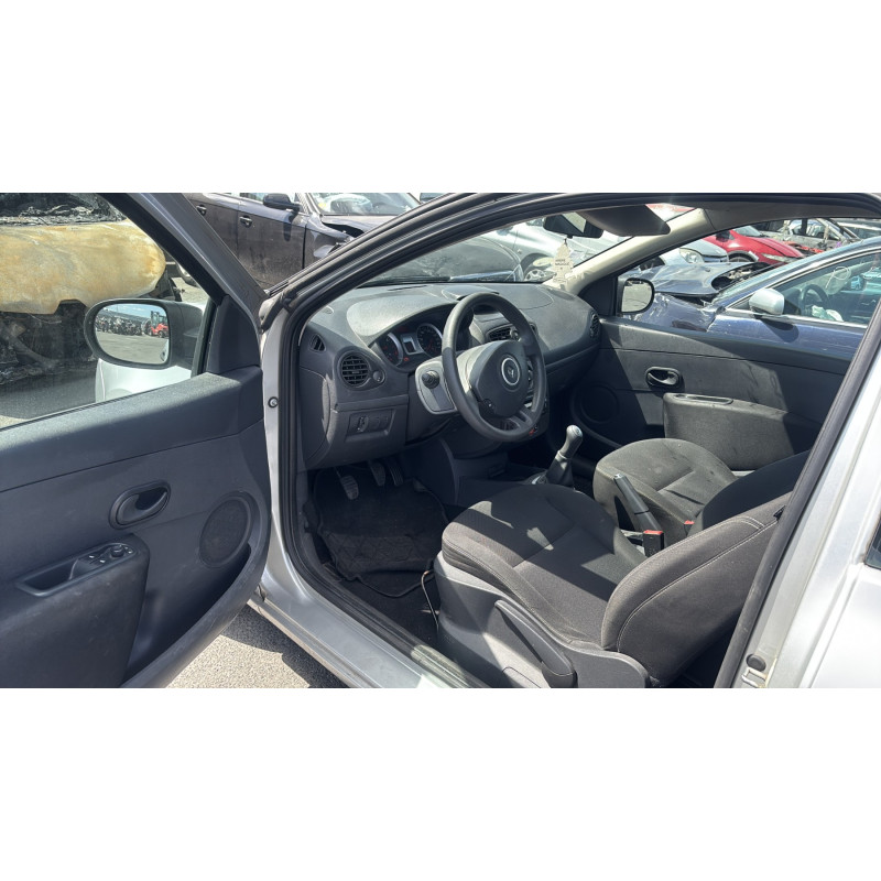 Feu arriere principal gauche (feux) RENAULT CLIO 3 Photo n°13