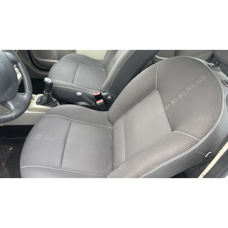 Crochet de remorquage RENAULT TWINGO 2 Photo n°20