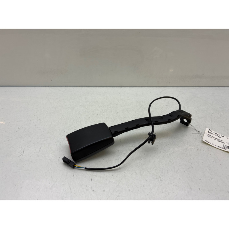 Attache ceinture avant gauche VOLKSWAGEN GOLF 5 Photo n°4