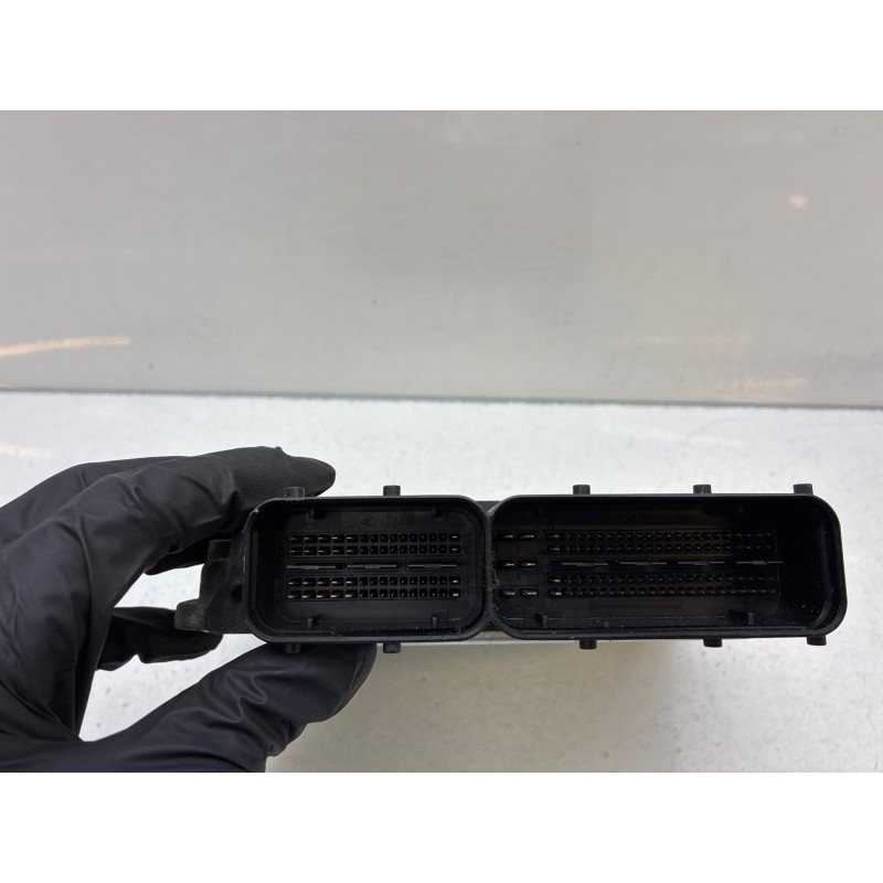 Calculateur moteur VOLKSWAGEN GOLF 5 Photo n°1