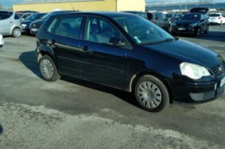 Serrure avant droit VOLKSWAGEN POLO 4
