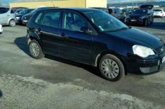 Serrure avant droit VOLKSWAGEN POLO 4