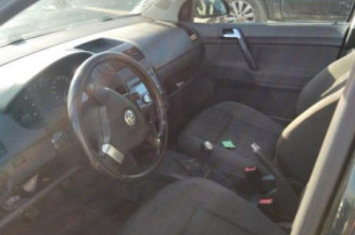 Serrure avant droit VOLKSWAGEN POLO 4