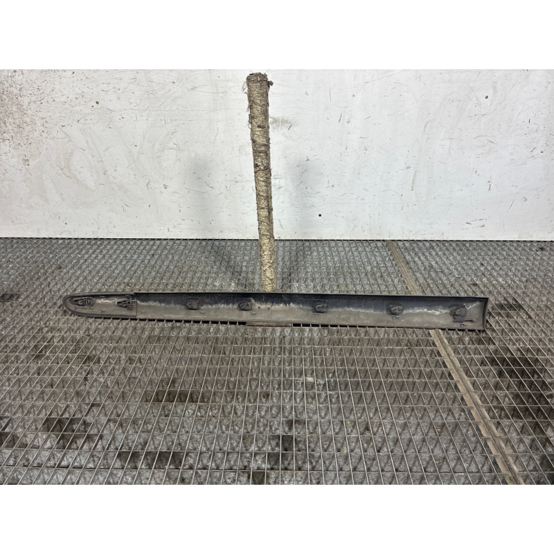 Baguette de porte avant droite RENAULT CLIO 2 CAMPUS Photo n°3