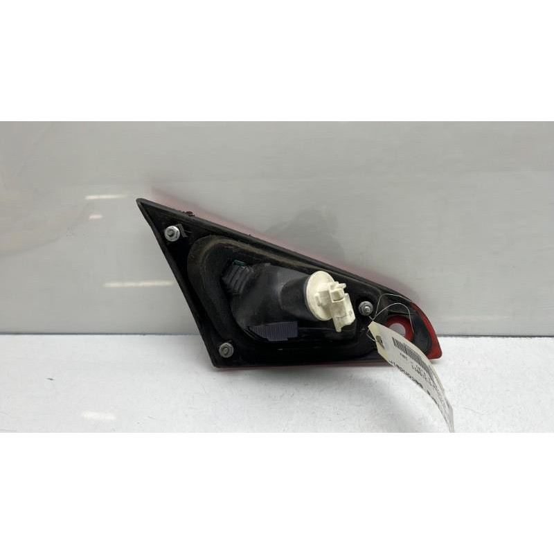 Feu arriere secondaire droit (feux) MITSUBISHI COLT 6 Photo n°4