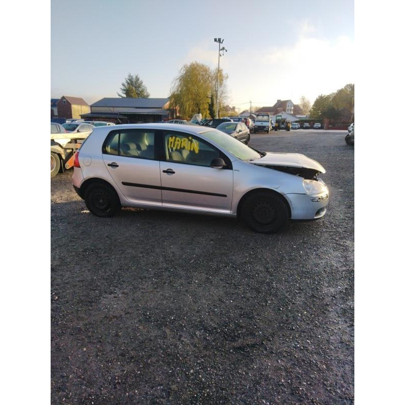 Feu arriere secondaire gauche (feux) VOLKSWAGEN GOLF 5 Photo n°4