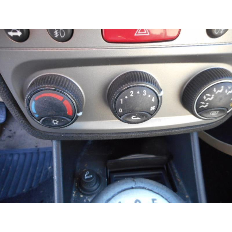 Feu arriere principal gauche (feux) ALFA ROMEO 147 Photo n°10