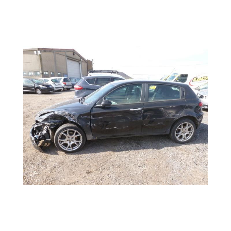 Feu arriere secondaire gauche (feux) ALFA ROMEO 147 Photo n°4