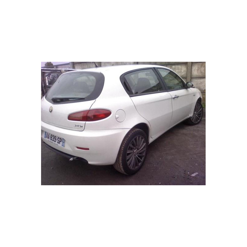 Feu arriere secondaire gauche (feux) ALFA ROMEO 147 Photo n°8