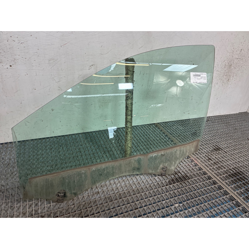 Vitre avant gauche RENAULT CLIO 3 Photo n°1