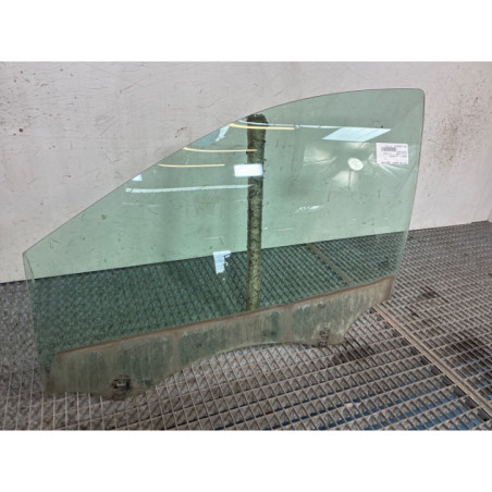 Vitre avant gauche RENAULT CLIO 3 Photo n°1