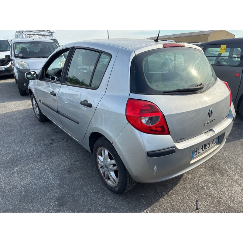 Vitre avant gauche RENAULT CLIO 3 Photo n°11