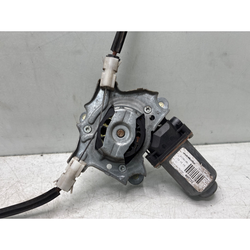 Leve vitre electrique avant gauche RENAULT CLIO 2 Photo n°2