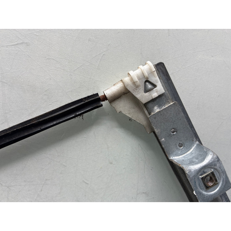 Leve vitre electrique avant gauche RENAULT CLIO 2 Photo n°9