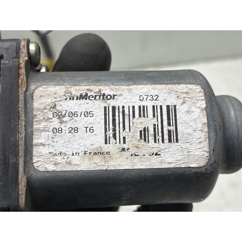Leve vitre electrique avant droit RENAULT CLIO 2 Photo n°3