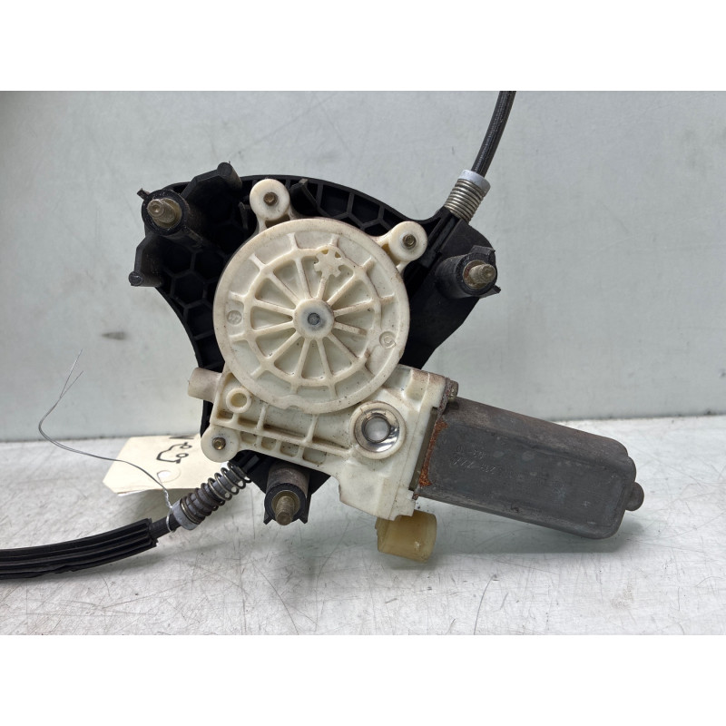 Leve vitre electrique avant gauche RENAULT CLIO 2 Photo n°1