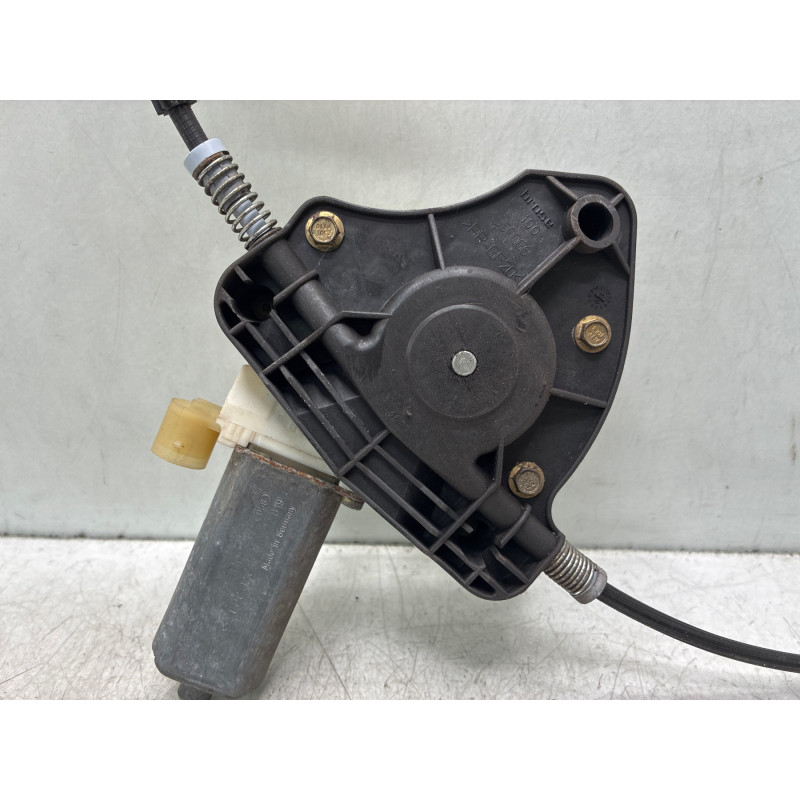 Leve vitre electrique avant droit RENAULT CLIO 2 Photo n°8