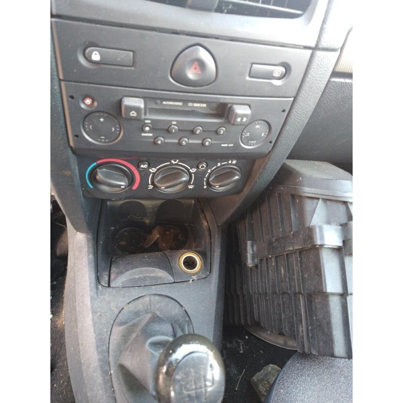 Feu arriere principal droit (feux) RENAULT CLIO 2 Photo n°14