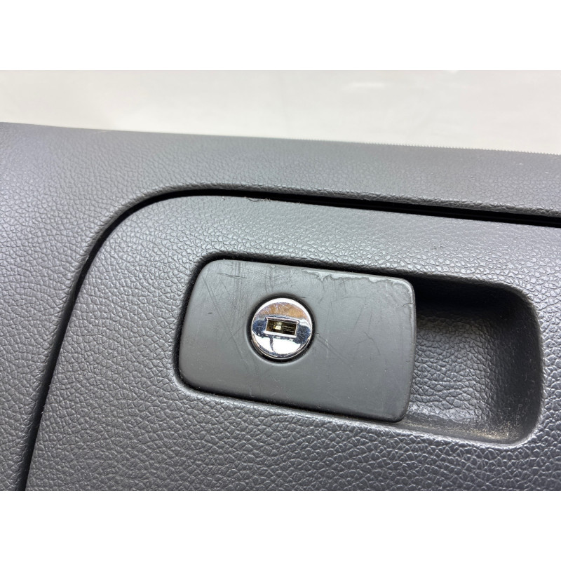 Boite a gants VOLKSWAGEN GOLF 5 Photo n°7