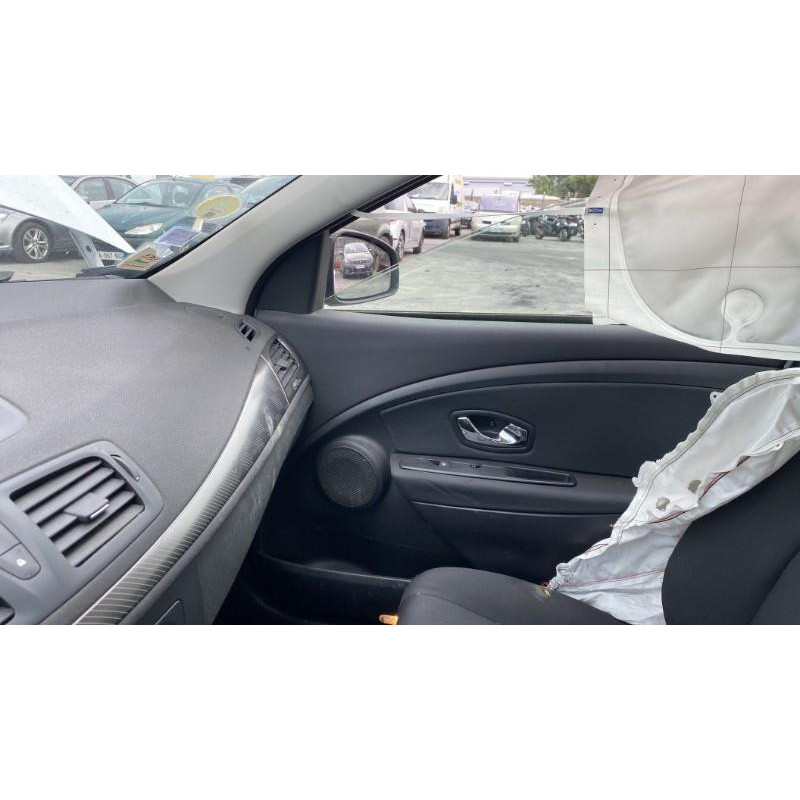 Feu arriere principal droit (feux) RENAULT MEGANE 3 Photo n°13