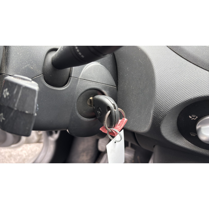 Feu arriere secondaire gauche (feux) RENAULT TWINGO 2 Photo n°19