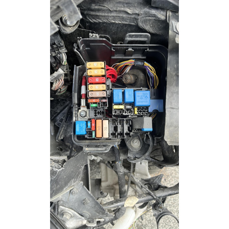 Feu arriere secondaire gauche (feux) RENAULT CLIO 4 Photo n°4