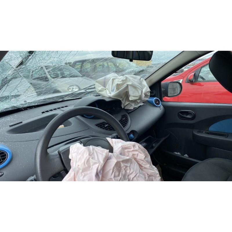 Feu arriere secondaire gauche (feux) RENAULT TWINGO 2 Photo n°4