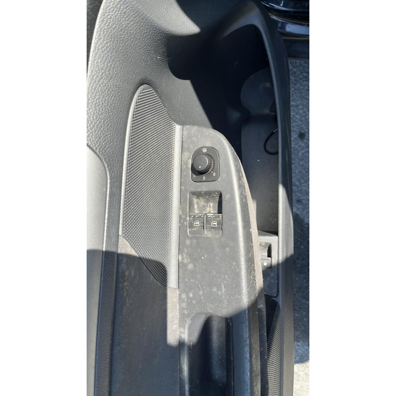 Feu arriere secondaire droit (feux) VOLKSWAGEN GOLF 5 Photo n°6