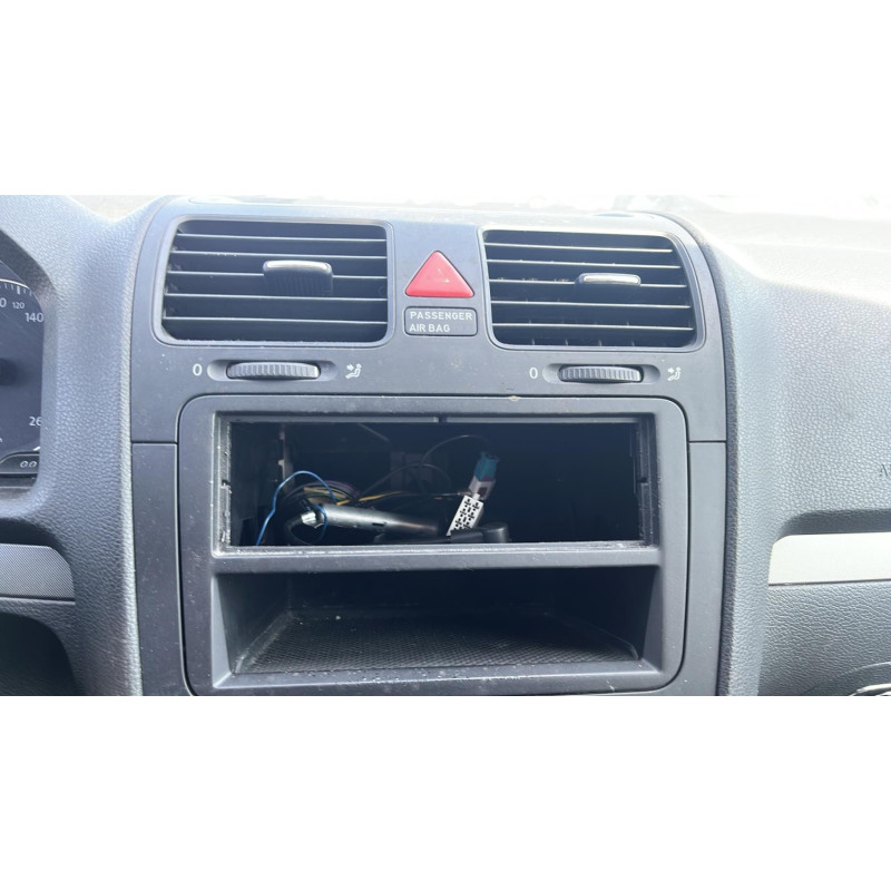 Feu arriere secondaire droit (feux) VOLKSWAGEN GOLF 5 Photo n°12