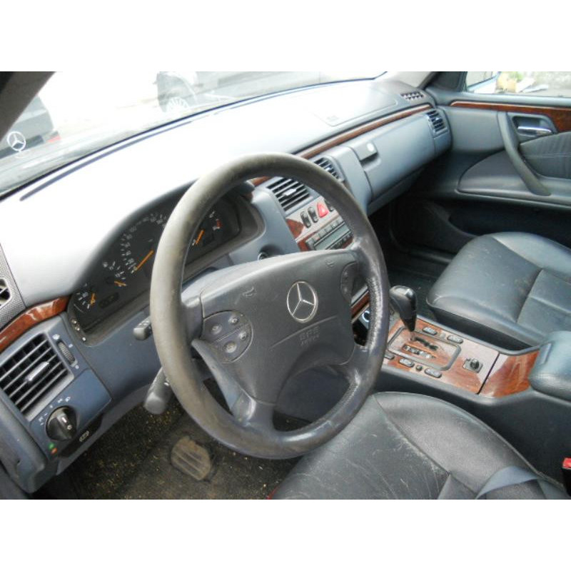 Feu arriere secondaire gauche (feux) MERCEDES CLASSE E 210 Photo n°8