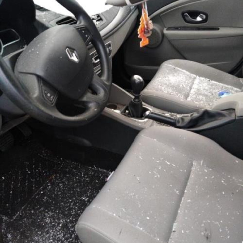 Pretensionneur de ceinture avant droit RENAULT MEGANE 3 Photo n°9