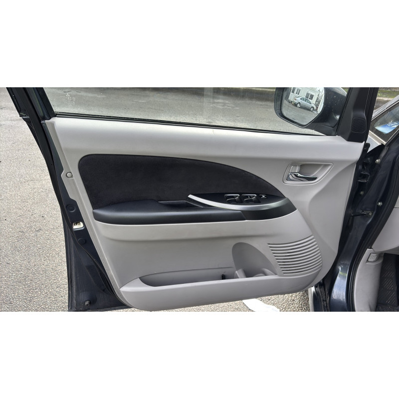 Feu arriere principal gauche (feux) MITSUBISHI GRANDIS Photo n°12