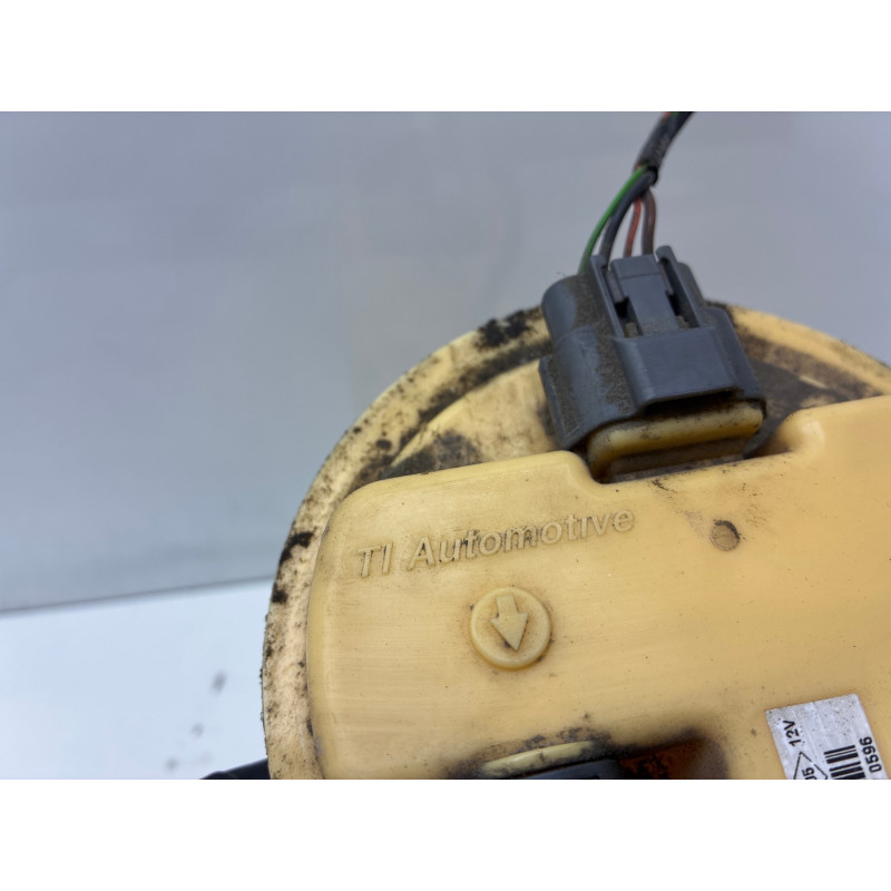 Pompe à carburant RENAULT CLIO 4 Photo n°3