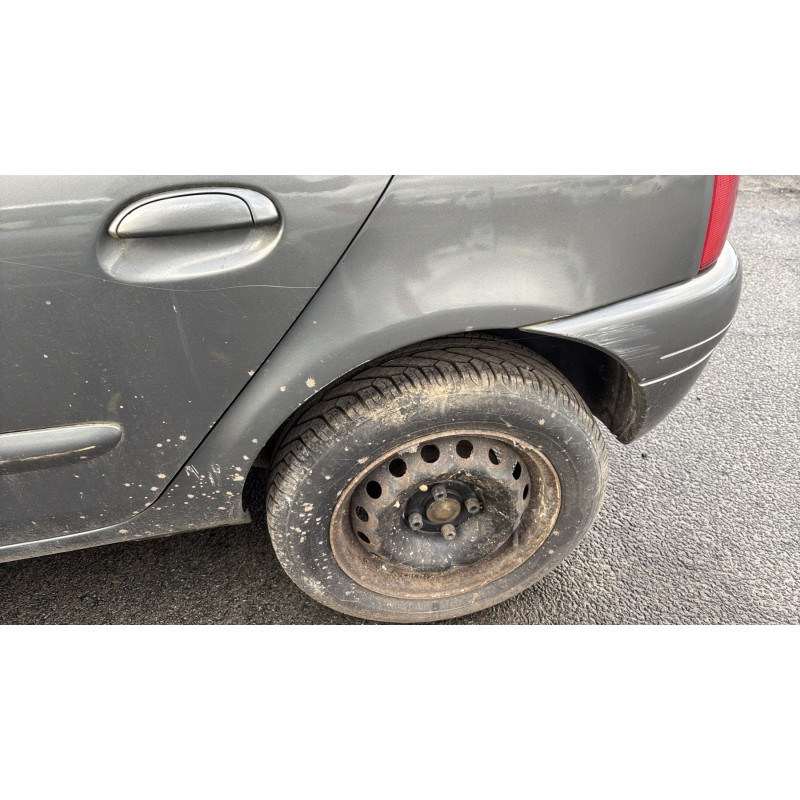 Calandre RENAULT CLIO 2 Photo n°15