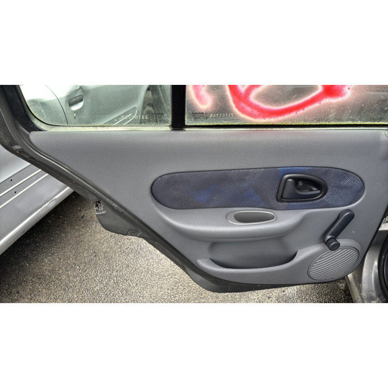 Calandre RENAULT CLIO 2 Photo n°18