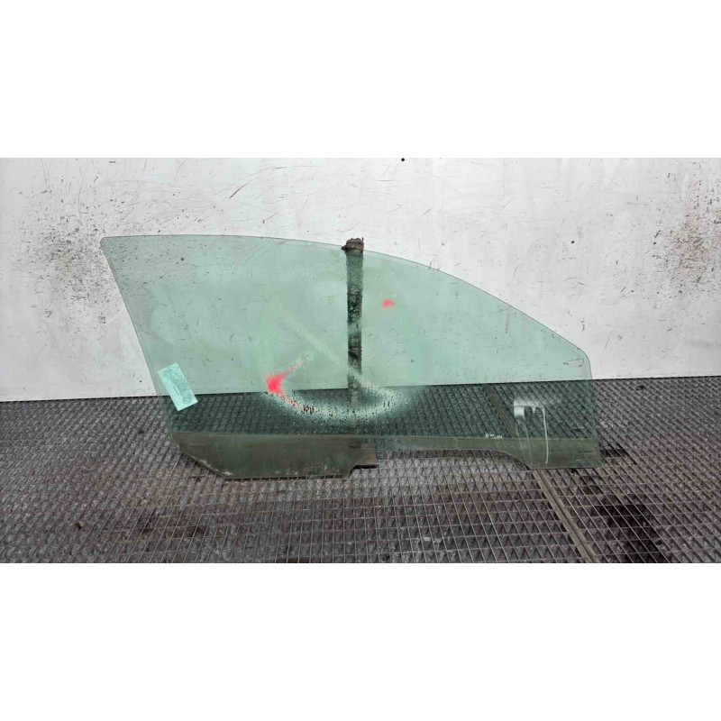 Vitre avant gauche FORD FOCUS 1 Photo n°1