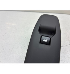 Interrupteur de leve vitre avant droit PEUGEOT 2008 1