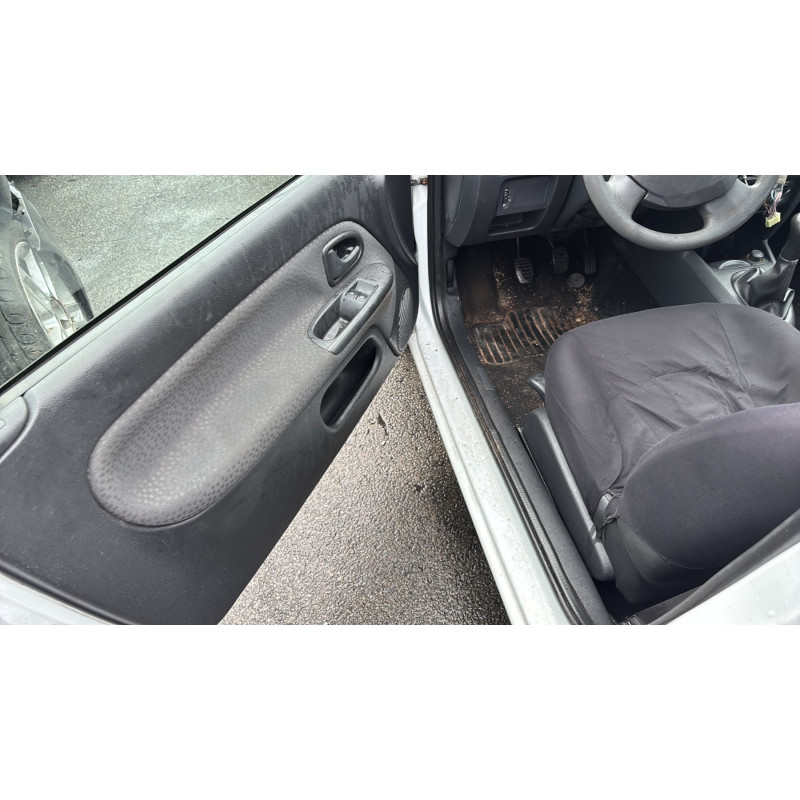 Calculateur moteur RENAULT CLIO 2 CAMPUS Photo n°15
